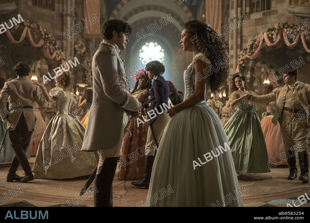 JAMIE FLATTERS and SOFIA WYLIE in THE SCHOOL FOR GOOD AND EVIL, 2022, directed by PAUL FEIG. Copyright Universal Pictures / Netflix.