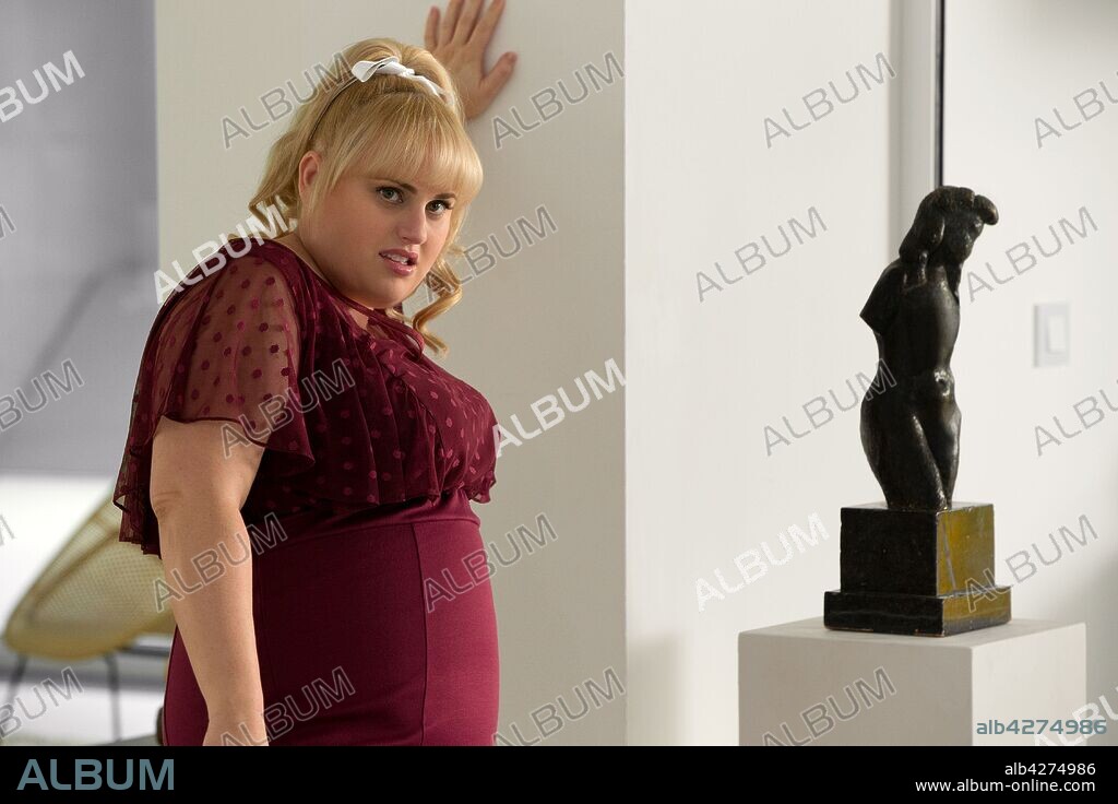 REBEL WILSON en TIMADORAS COMPULSIVAS, 2019 (THE HUSTLE), dirigida por CHRIS ADDISON. Copyright MGM / Pin High Productions / Camp Sugar.