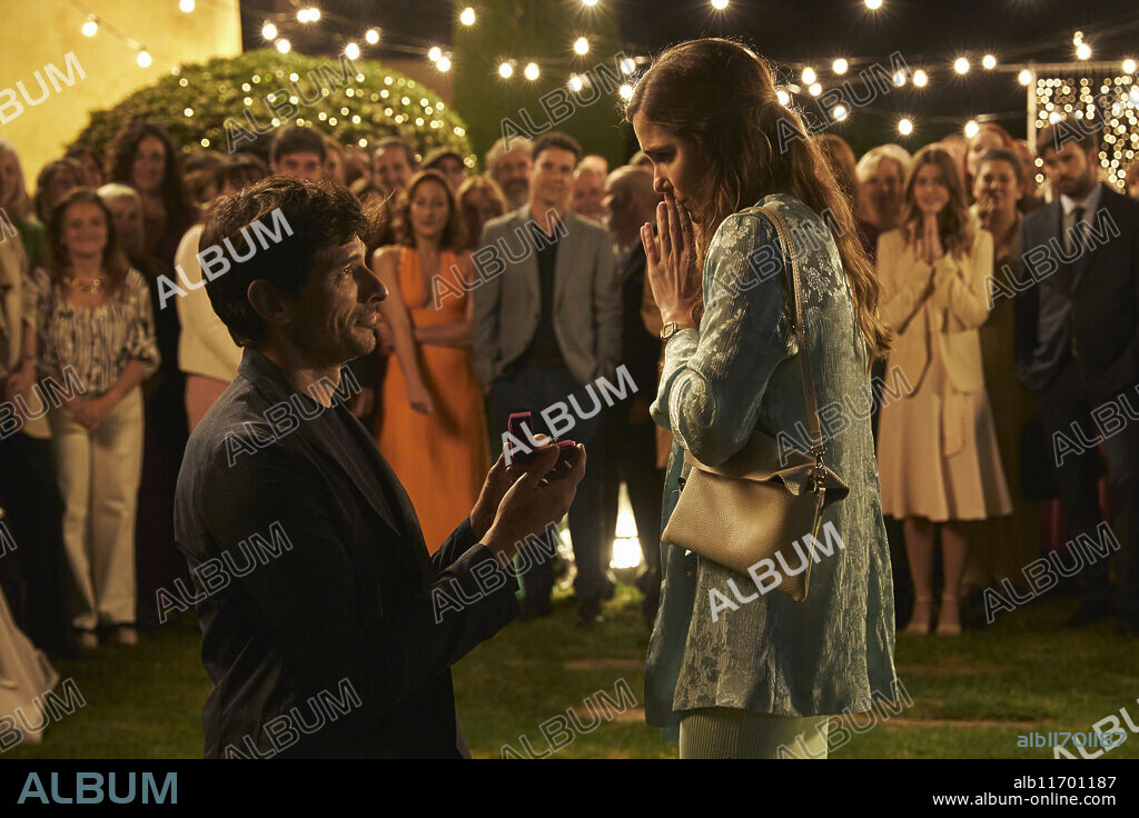 ANDRÉS VELENCOSO y NATALIA SANCHEZ en REGRESO A LAS SABINAS, 2024, dirigida por JORDI FRADES. Copyright Diagonal Televisión.