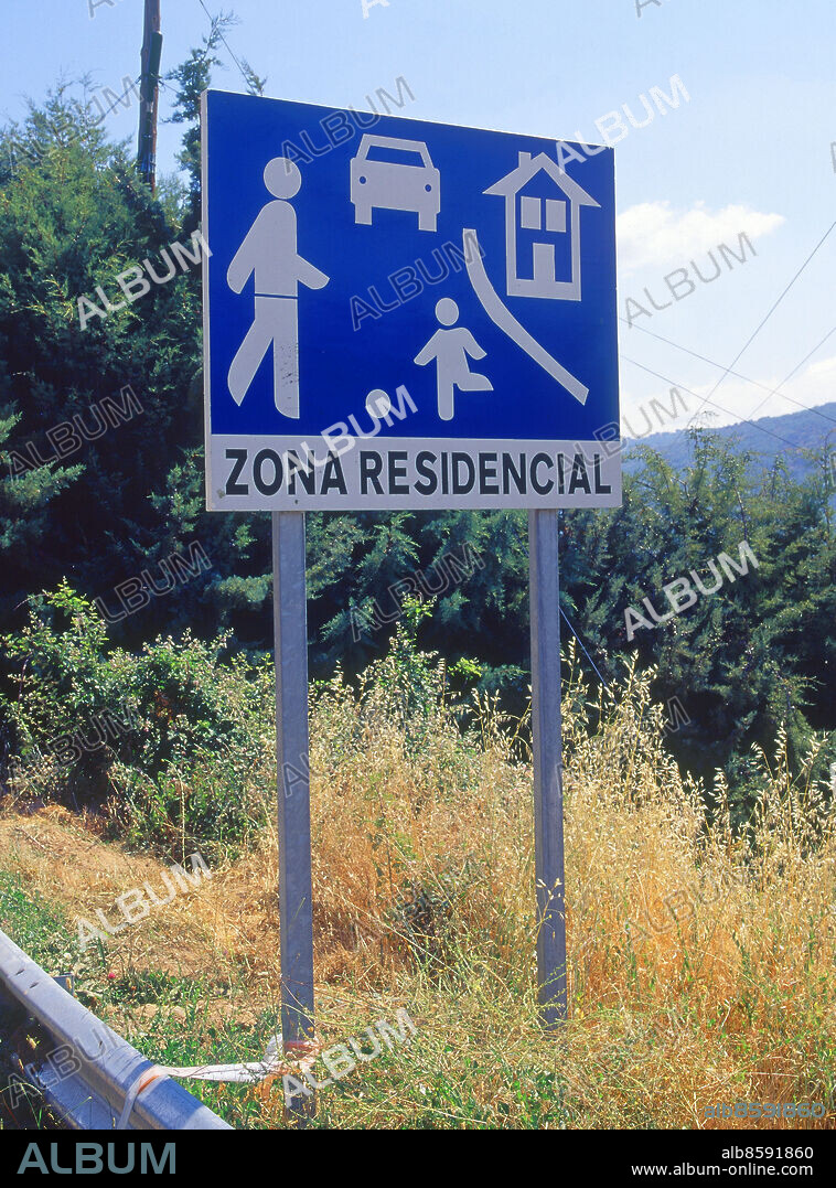 CARTEL INDICANDO UNA ZONA RESIDENCIAL.