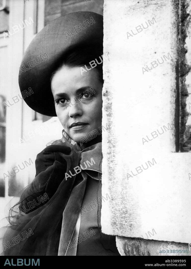Margaretha Geertruida Zelle and JEANNE MOREAU. JEANNE MOREAU in MATA HARI, AGENT H-21, 1964, directed by JEAN-LOUIS RICHARD. Copyright FILMEL.