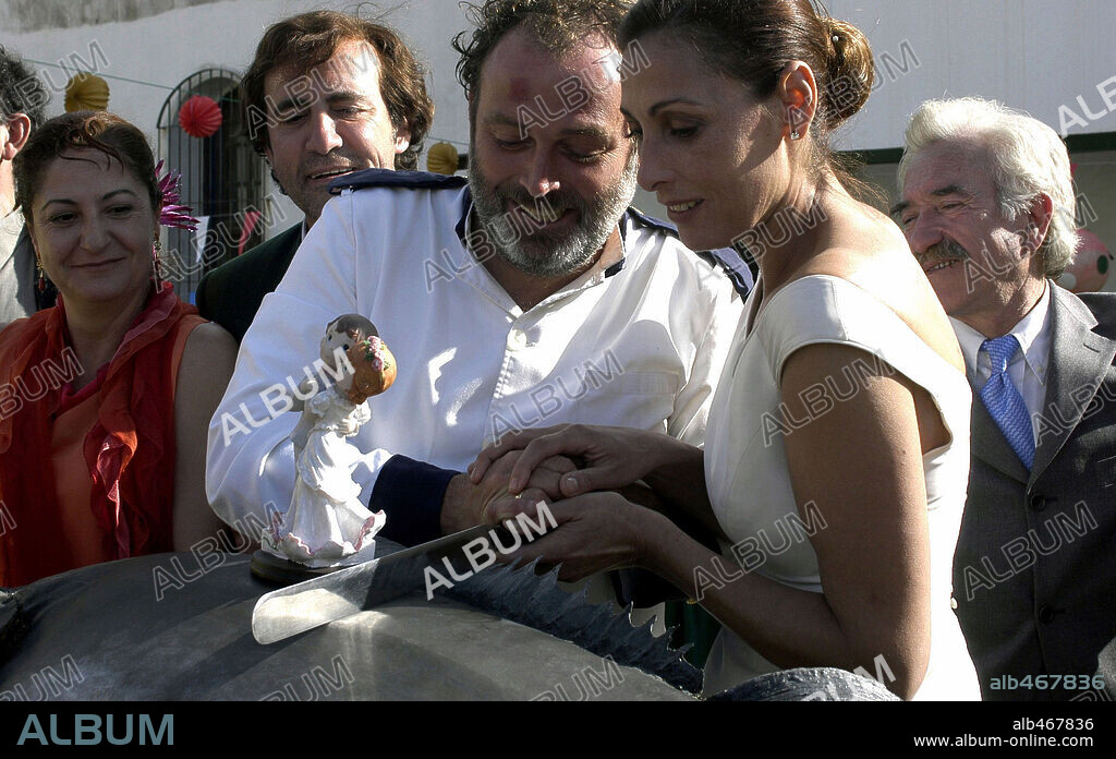 MARIA BARRANCO y PABLO CARBONELL en ATUN Y CHOCOLATE, 2004, dirigida por PABLO CARBONELL. Copyright MAESTRANZA FILMS/INDIGOMEDIA / ARROYO, ELISA.