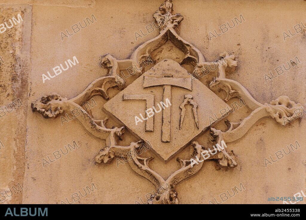 emblema del gremio de albañiles, iglesia gotica de Santa Eulalia, siglos XIV-XIX, plaza de Santa Eularia, Mallorca, Islas Baleares, España.