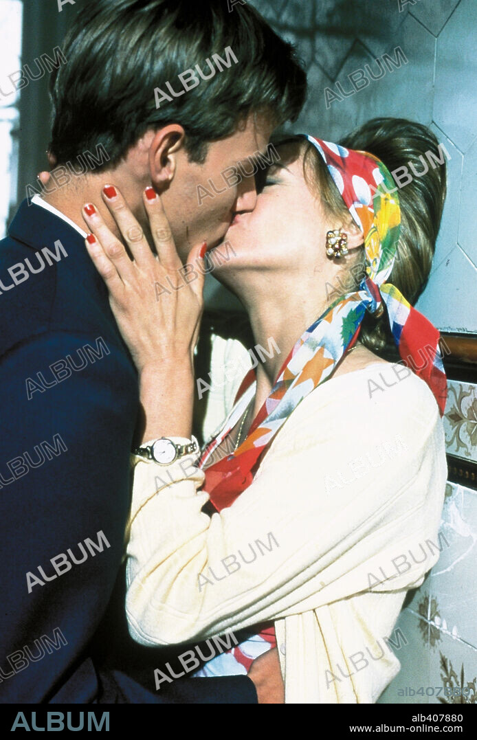 ELOY AZORIN y EMMA SUAREZ en BESOS PARA TODOS, 2000, dirigida por JAIME CHAVARRI.