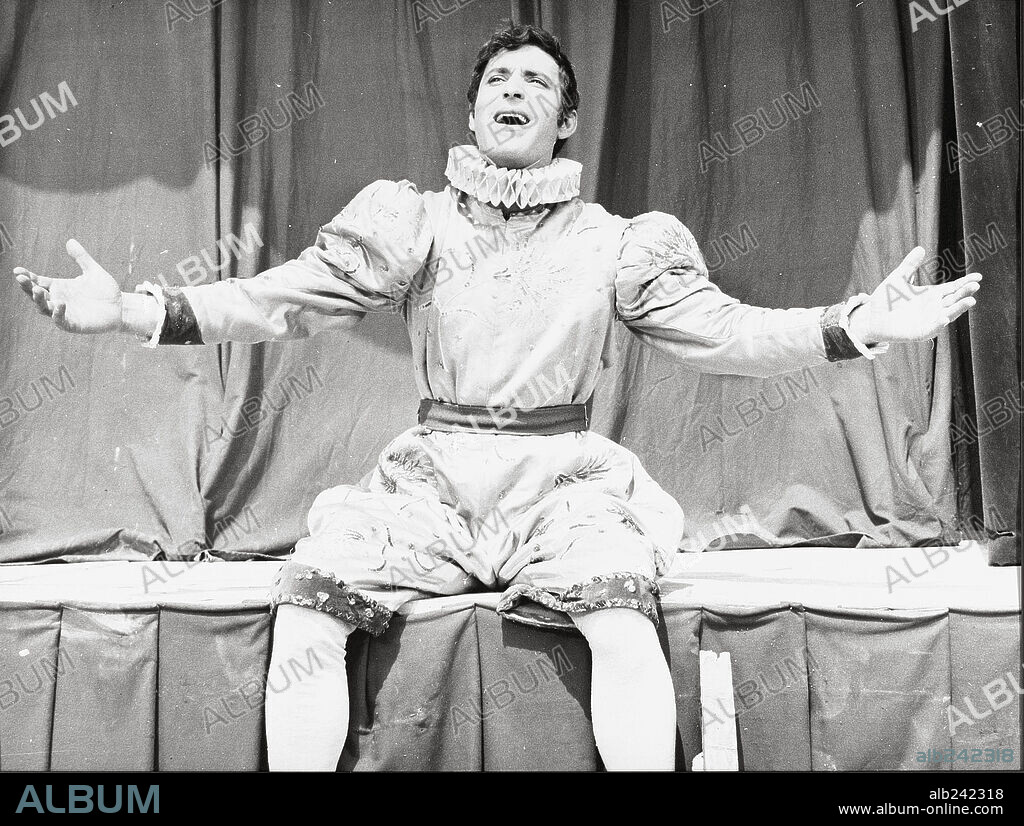 Jose Moreno en LAS GOLONDRINAS, 1968, dirigida por JUAN DE ORDUÑA. Copyright TVE.