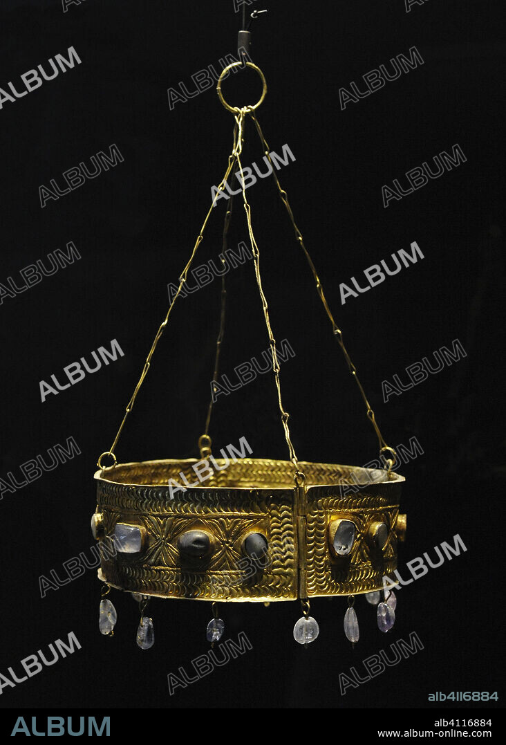 Tesoro de Guarrazar. Corona votiva. Orfebrería visigoda. Datado entre 621 y 672. Procede de Guarrazar (Guadamur, provincia de Toledo). Museo Arqueológico Nacional. Madrid. España.