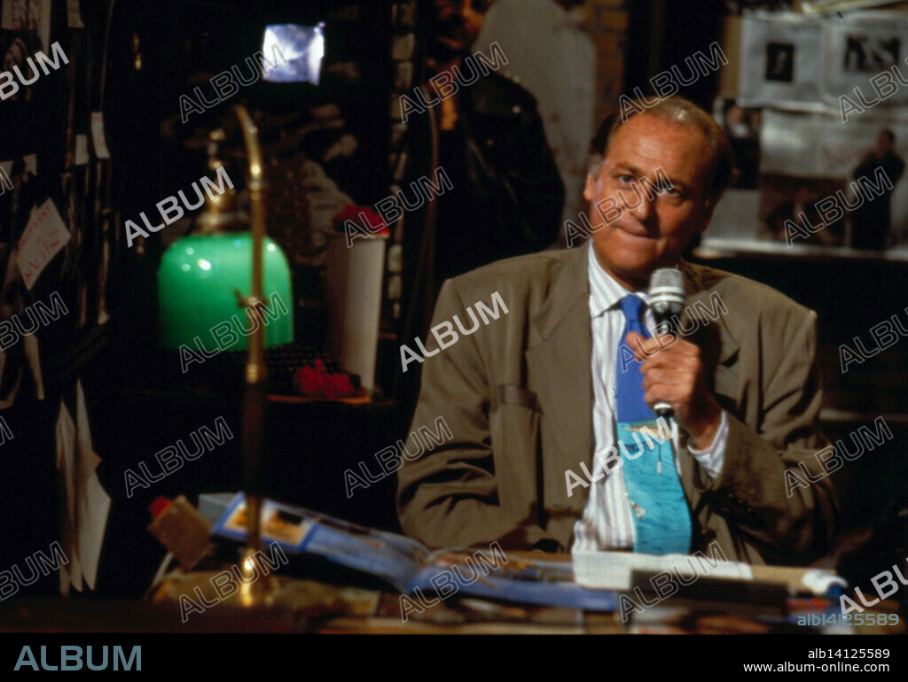 Archivio LaPresse.Anni 90 Roma, Italia.Spettacolo.Nella foto: RENZO ARBORE durante un collegamento per Rai Sat International. (Credit Image: © LaPresse via ZUMA Press).