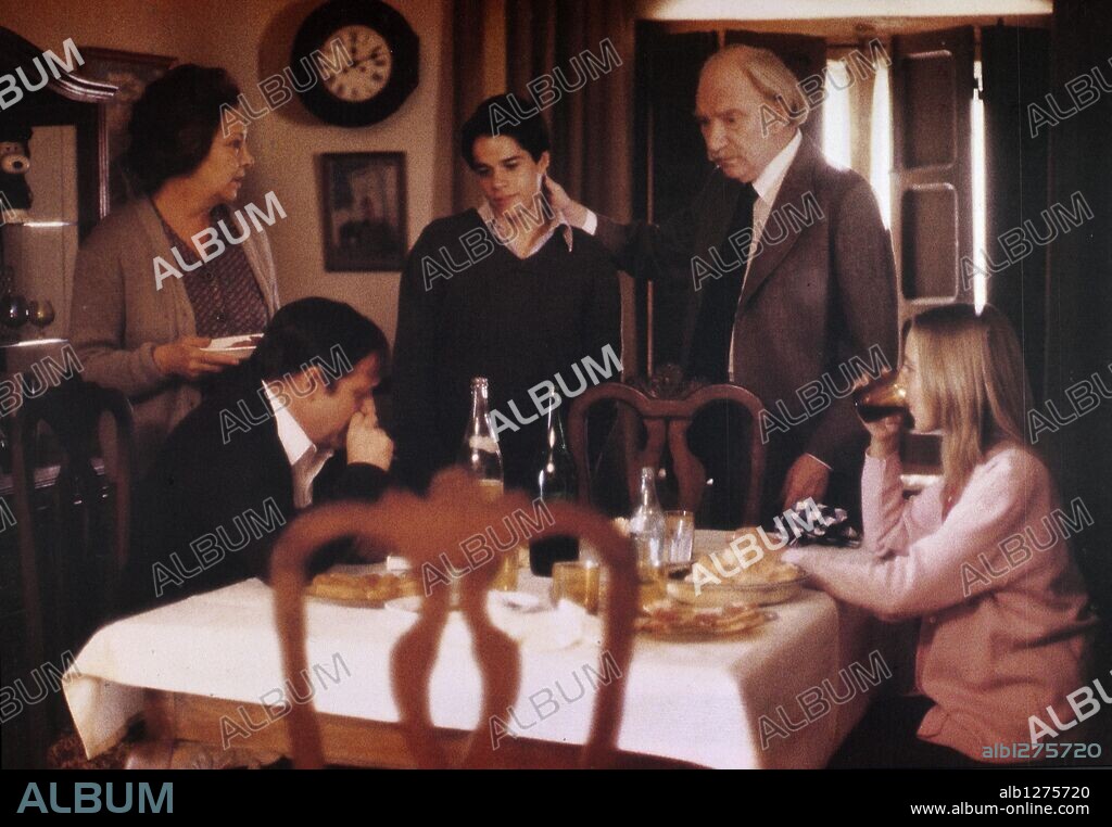 FERNANDO FERNAN GOMEZ et JORGE SANZ dans MAMBRU SE FUE A LA GUERRA, 1986, réalisé par FERNANDO FERNAN GOMEZ. Copyright ALTAIR PRODUCCIONES.