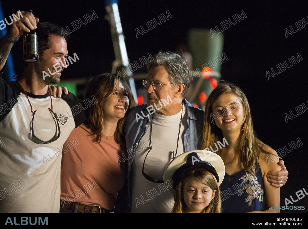 CHLOE PERRIN, EMILY MORTIMER, GARY OLDMAN, MANUEL GARCIA-RULFO und STEFANIE SCOTT in THE SHIP - DAS BÖSE LAUERT UNTER DER OBERFLÄCHE, 2019 (MARY). Copyright EMJAG Productions/ Entertainment One Features / Tucker Toole.