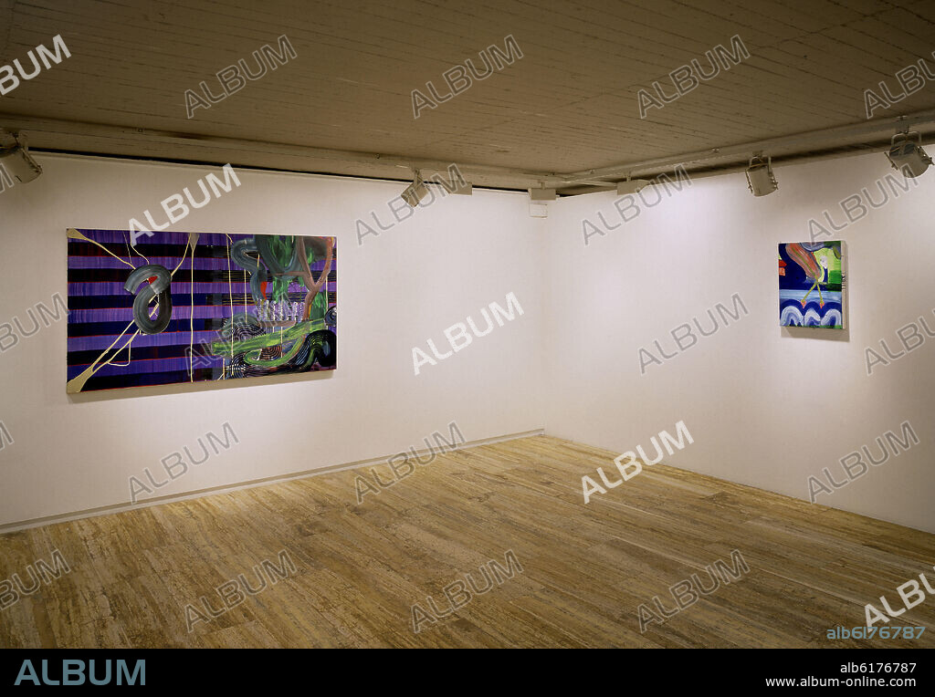 JUAN USLÉ. INTERIOR DE LA SALA DE EXPOSICIONES - 2001.
