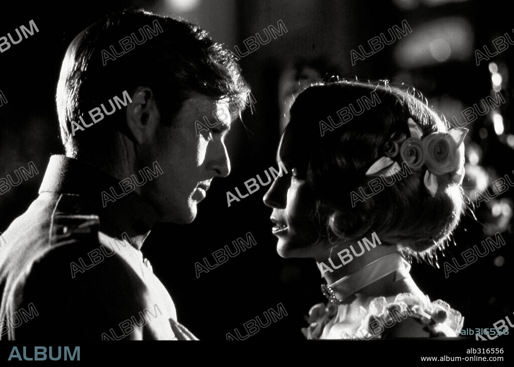MIA FARROW y ROBERT REDFORD en EL GRAN GATSBY, 1974 (THE GREAT GATSBY), dirigida por JACK CLAYTON. Copyright PARAMOUNT PICTURES.