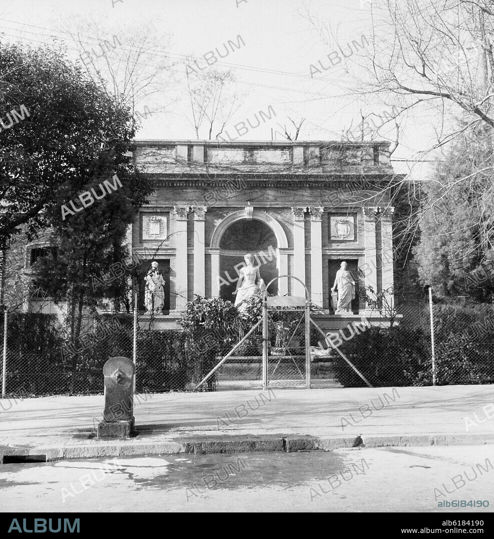 PRIMER DEPOSITO DEL CANAL DE ISABEL II - FUENTE REALIZADA EN 1858 - FOTOGRAFIA EN BLANCO Y NEGRO - AÑOS 60.