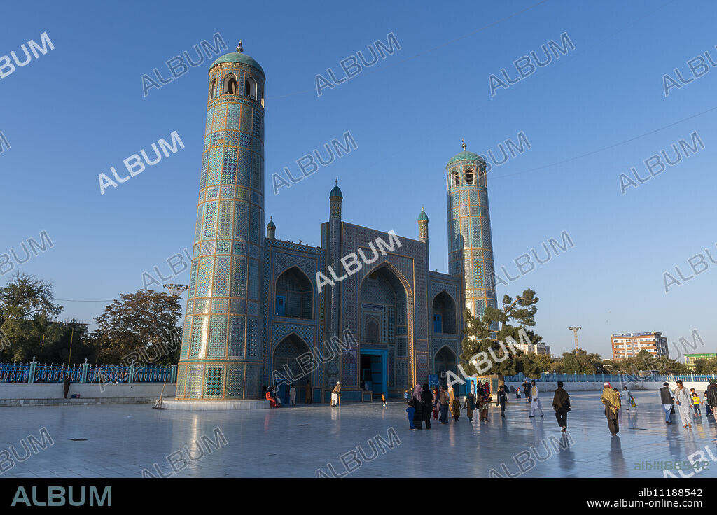 Blue Mosque, Mazar-E-Sharif, Afghanistan, Asia.