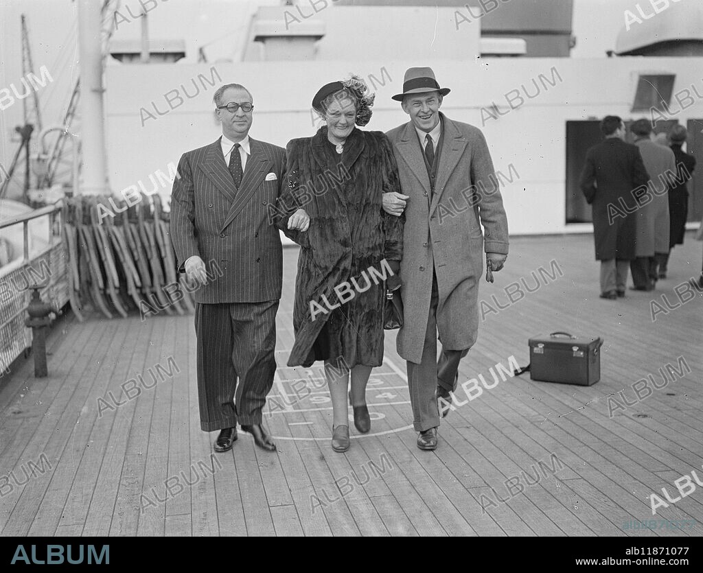 "Del" Returns With Dollar Plan. Film producer Filippo Del Guidice, who has a plan to earn a year the Â£4 million in dollars in the United States, returned from America in the "Queen Elizabeth" to Southampton today (Monday). He has been to Hollywood to discover the exact type of British film likely to prove a moneyspinner with the American audiences. Meeting him at the docks today was his Lancashire millionaire backer Mr W.G.Riley. Picture Shows: Mr Del Guidice (Left) With Mr and Mrs W.G.Riley at Southampton today. 16 February 1948.