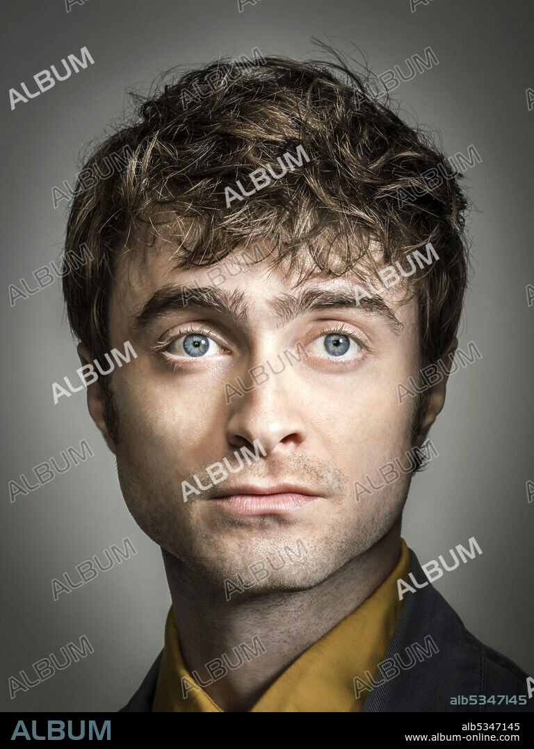 DANIEL RADCLIFFE dans MIRACLE WORKERS, 2019, réalisé par JORMA TACCONE. Copyright Broadway Video.