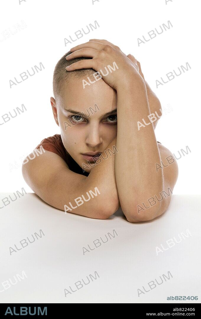 NATALIE PORTMAN in V FOR VENDETTA, 2005, directed by JAMES MCTEIGUE. Copyright WARNER BROS. / APPLEBY, DAVID.