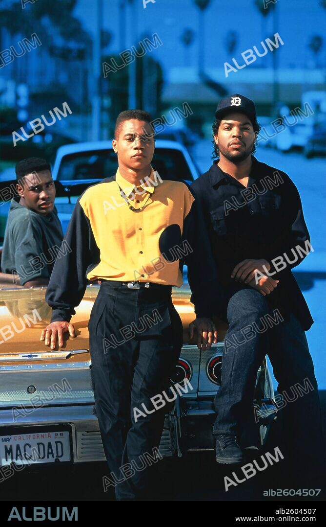 CUBA GOODING JR. and ICE CUBE in BOYZ N THE HOOD INCREASE THE PEACE 1991 BOYZ N THE HOOD directed by JOHN SINGLETON. Copyright COLUMBIA PICTURES. Album alb2604507
