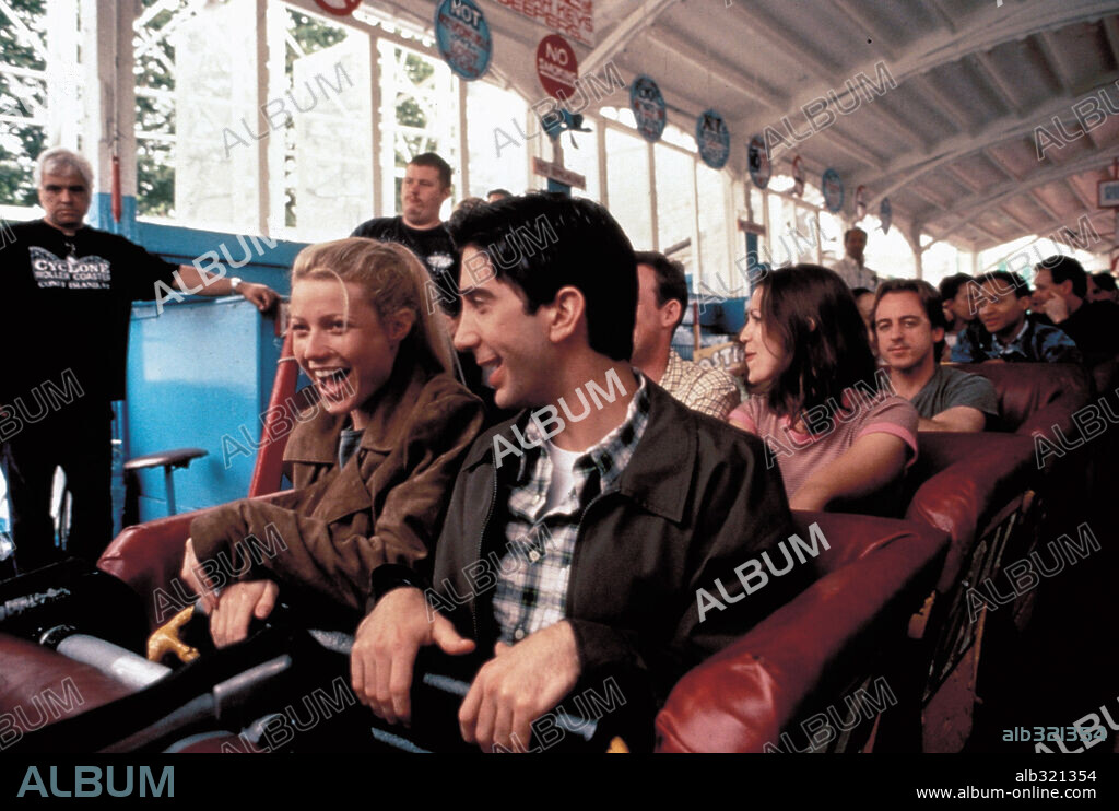 DAVID SCHWIMMER and GWYNETH PALTROW in THE PALLBEARER, 1996, directed by MATT REEVES. Copyright MIRAMAX.