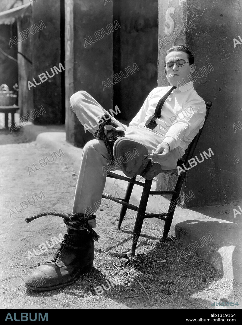 HAROLD LLOYD in WHY WORRY?, 1923, directed by FRED NEWMEYER. Copyright HAL ROACH/PATHE EXCHANGE.