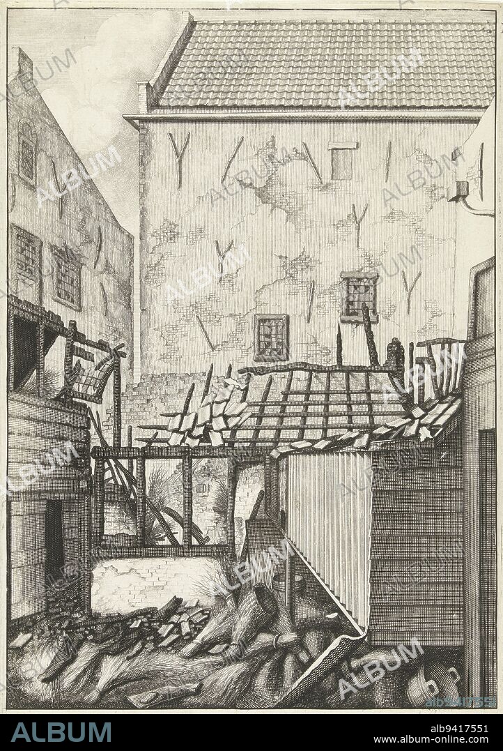 Ruin of a bakery at Vlooienburg in Amsterdam, set on fire and extinguished on 13 April 1682. Plate 20 in the reprint of the Brandspuitenboek by Jan van der Heyden from 1735, Burnt-out bakery on Vlooienburg, 1682., print maker: anonymous, Northern Netherlands, 1733 - 1735, paper, etching, engraving, h 305 mm × w 208 mm.