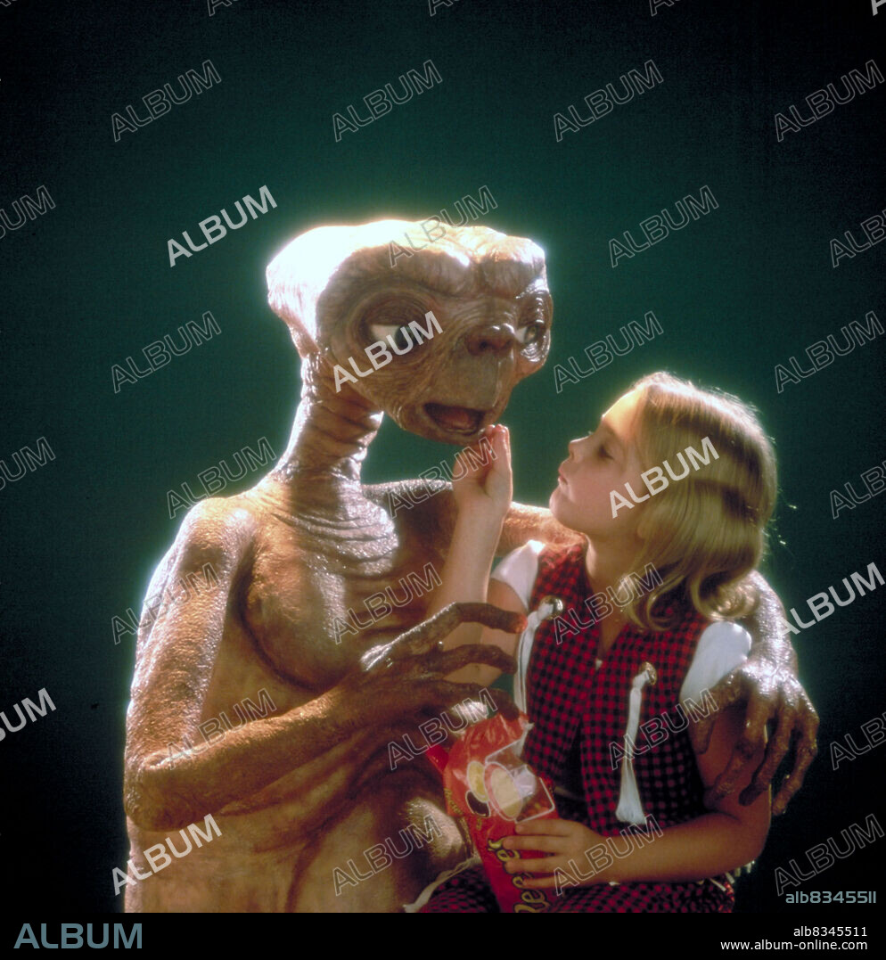 DREW BARRYMORE en E. T. EL EXTRATERRESTRE, 1982 (E. T. THE EXTRA-TERRESTRIAL), dirigida por STEVEN SPIELBERG. Copyright UNIVERSAL PICTURES.