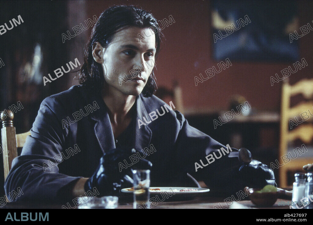 JOHNNY DEPP en EL MEXICANO, 2003 (ONCE UPON A TIME IN MEXICO), dirigida por ROBERT RODRIGUEZ. Copyright COLUMBIA/LOS HOOLIGANS/MIRAMAX.