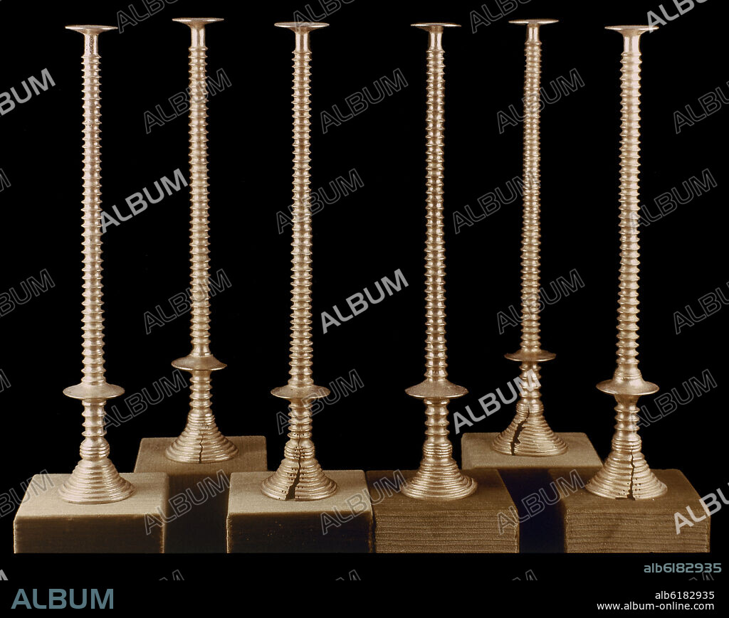 CANDELABROS O QUEMAPERFUMES DE ORO PROCEDENTE DE LEBRIJA (SEVILLA) - S VII AC - ARTE TARTESICO.