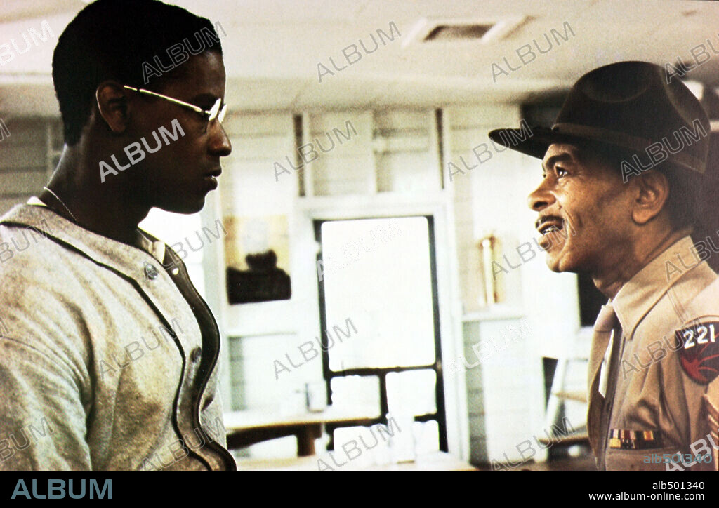 ADOLPH CAESAR and DENZEL WASHINGTON in A SOLDIER'S STORY, 1984, directed by NORMAN JEWISON. Copyright COLUMBIA PICTURES.