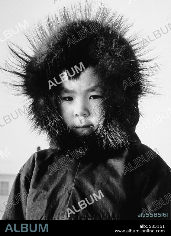 Ethnologie : Esquimau (Inuit). Enfant Inuit. Photo, Canada, 1976.