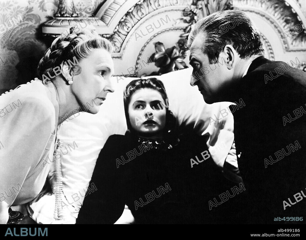 CLAUDE RAINS, INGRID BERGMAN y LEOPOLDINE KONSTANTIN en ENCADENADOS, 1946 (NOTORIOUS), dirigida por ALFRED HITCHCOCK. Copyright RKO RADIO PICTURES.