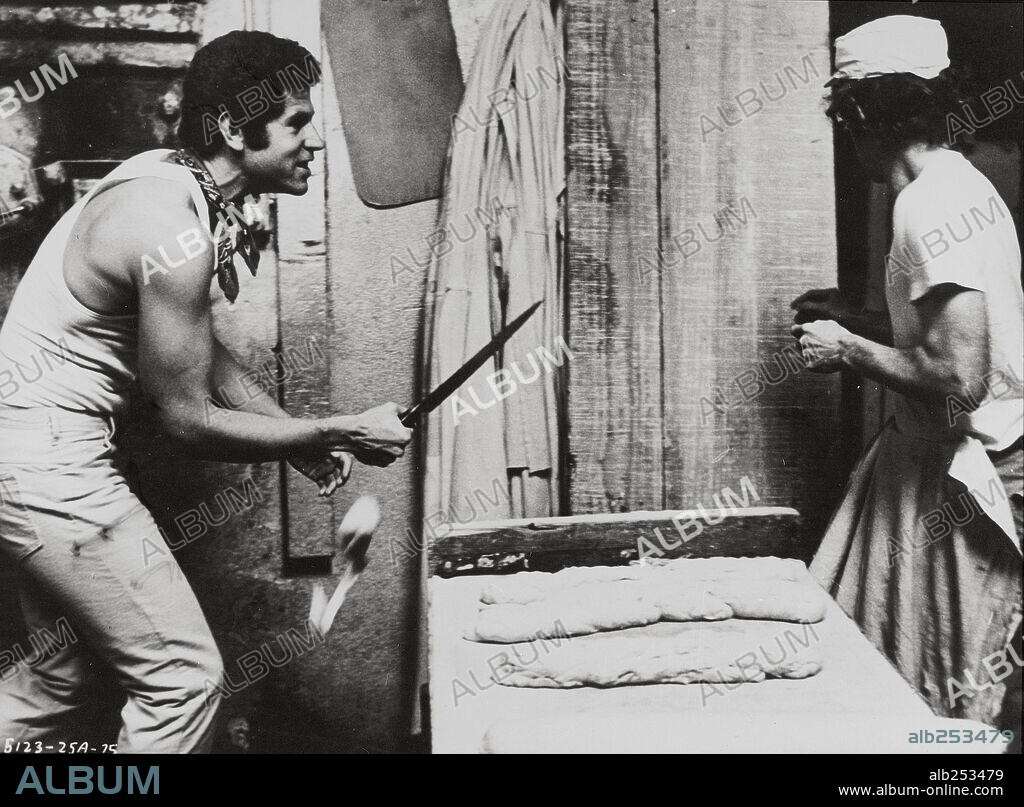 TONY ROBERTS in PLAY IT AGAIN, SAM, 1972, directed by HERBERT ROSS. Copyright PARAMOUNT PICTURES.