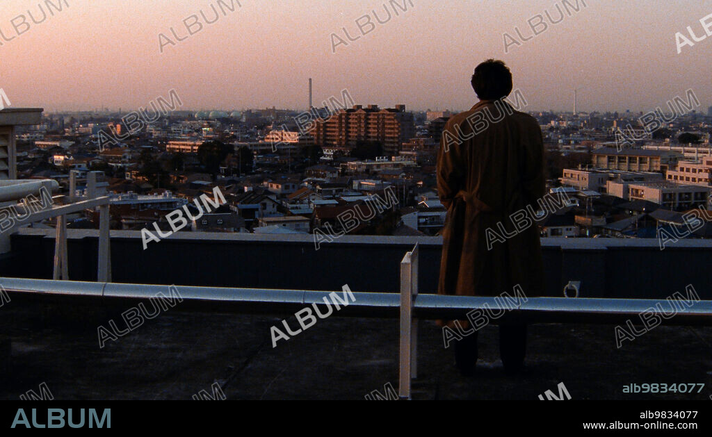 KOJI YAKUSHO en CURE, 1997 (KYUA), dirigida por KIYOSHI KUROSAWA. Copyright Code Red / Daiei Studios.