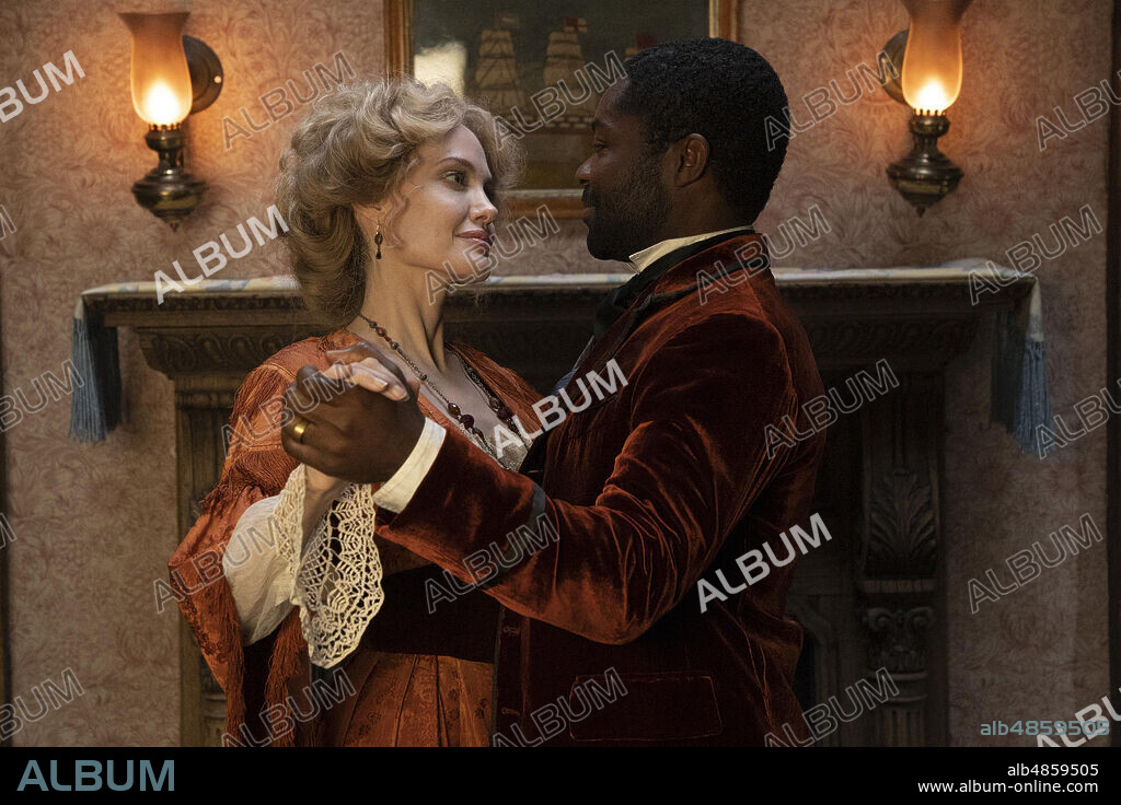 ANGELINA JOLIE y DAVID OYELOWO en ÉRASE UNA VEZ..., 2020 (COME AWAY), dirigida por BRENDA CHAPMAN. Copyright ENDURANCE MEDIA/HAMMERSTONE STUDIOS/LAKEVIEW ENT/ACE PICTURE.