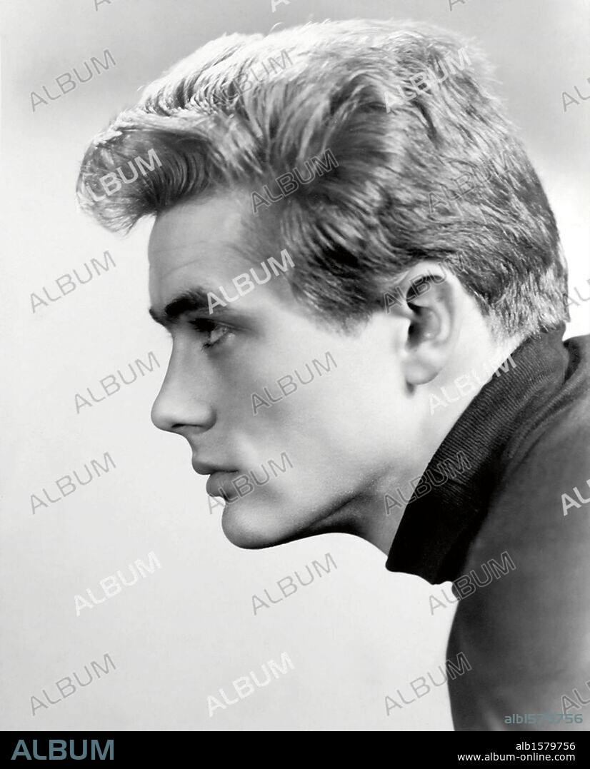 JAMES DEAN in REBEL WITHOUT A CAUSE, 1955, directed by NICHOLAS RAY. Copyright WARNER BROTHERS.