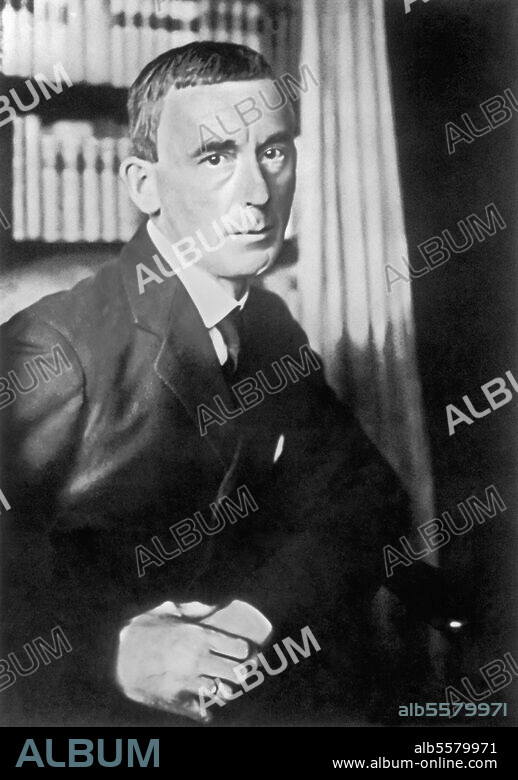 Ball, Hugo Author, co-founder of dadaism, Pirmasens 22 February 1886 - Abbondio. (Tessin) 14 September 1927. Portrait photo, Munich, 1926.