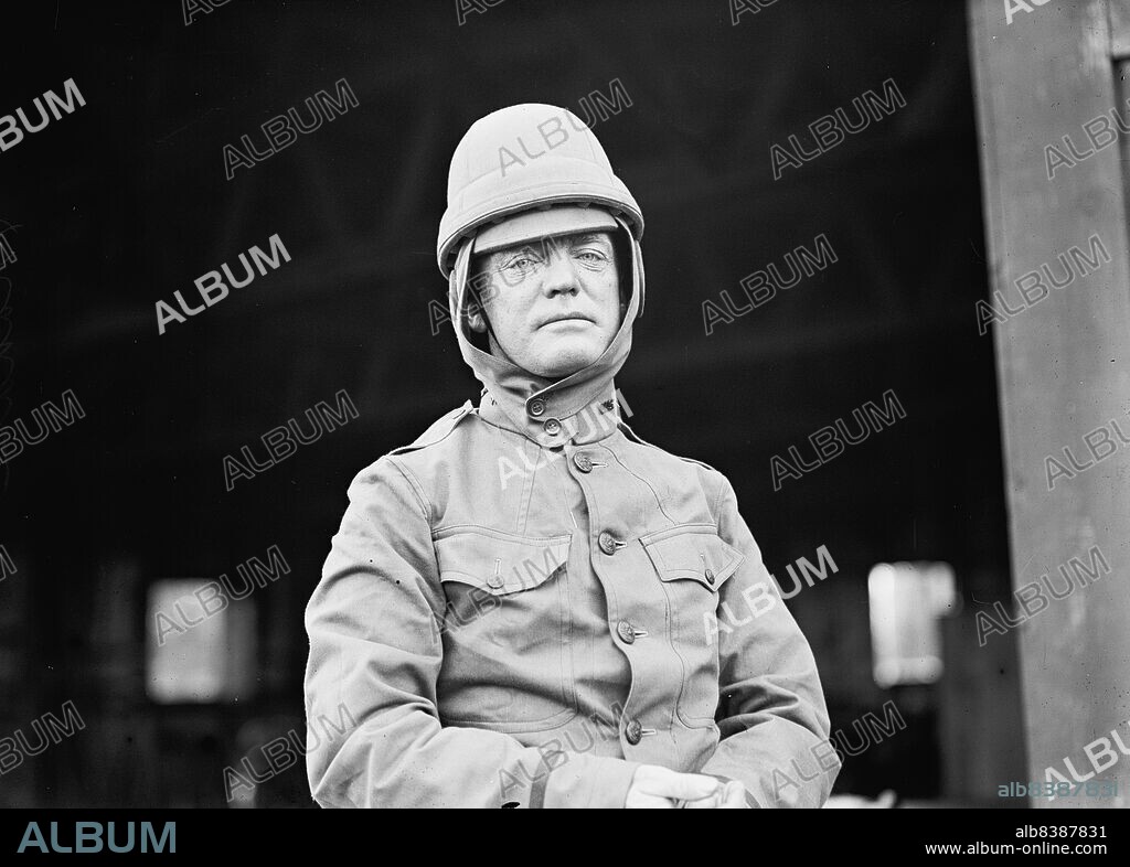 HARRIS & EWING. Army Aviation, College Park - Aviator 2nd Lt. Harry Graham, U.S.Army Infantry, 1912. [Early test flights in Maryland. Lieutenant Graham flew Wright Brothers aircraft].
