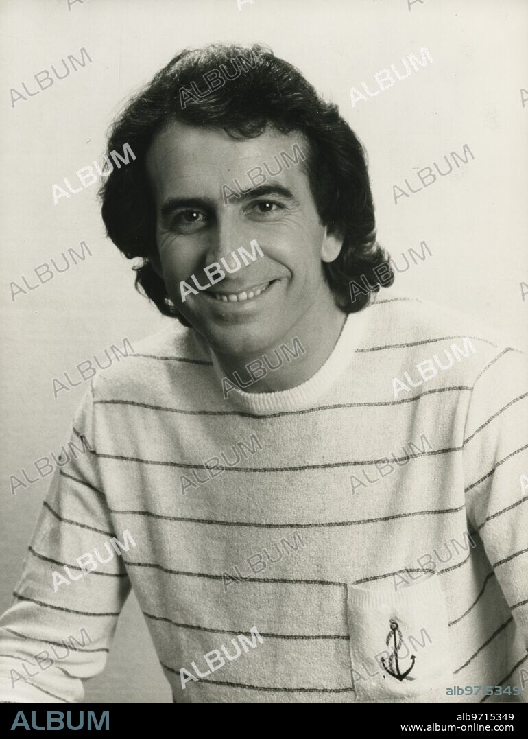 1975 (CA.). Portrait of the singer José Luis Perales.