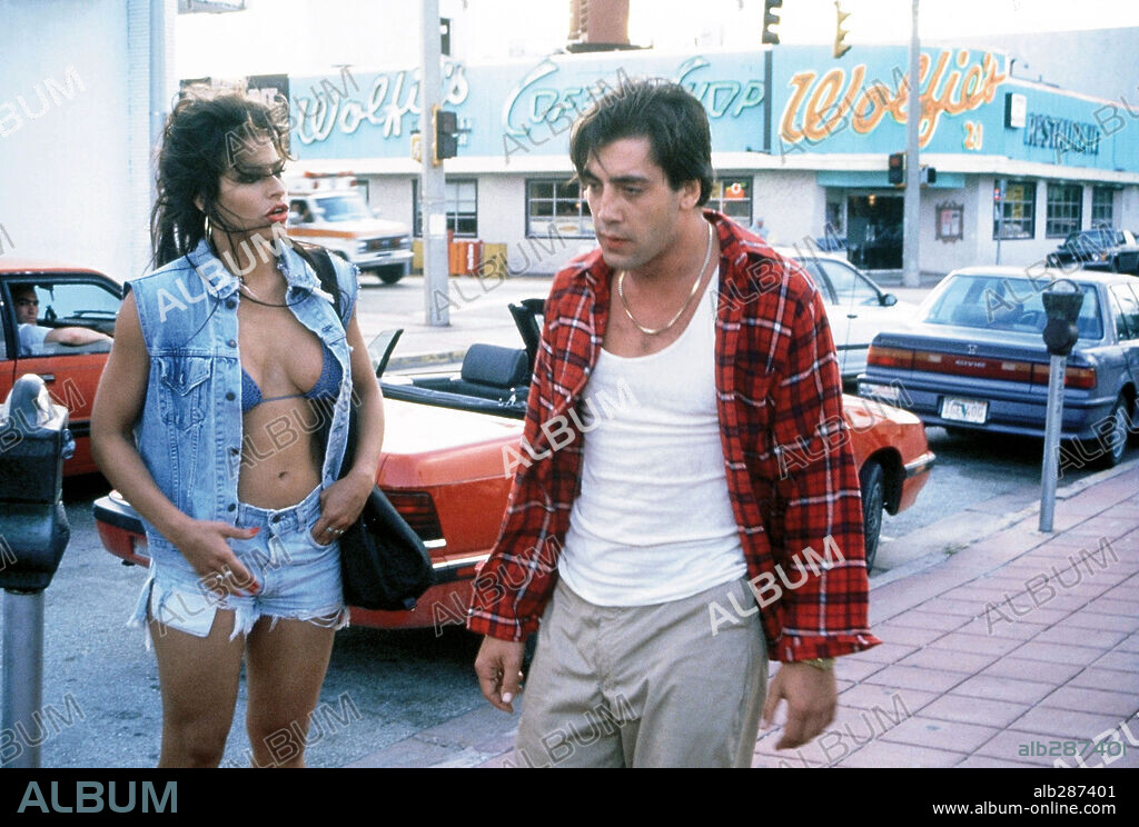 JAVIER BARDEM y RAQUEL BIANCA en HUEVOS DE ORO, 1993, dirigida por JUAN JOSE BIGAS LUNA. Copyright LOLAFILMS.