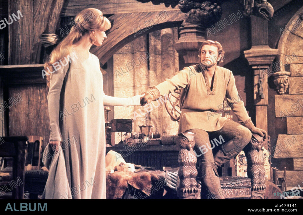 RICHARD HARRIS and VANESSA REDGRAVE in CAMELOT, 1967, directed by JOSHUA LOGAN. Copyright WARNER BROTHERS.