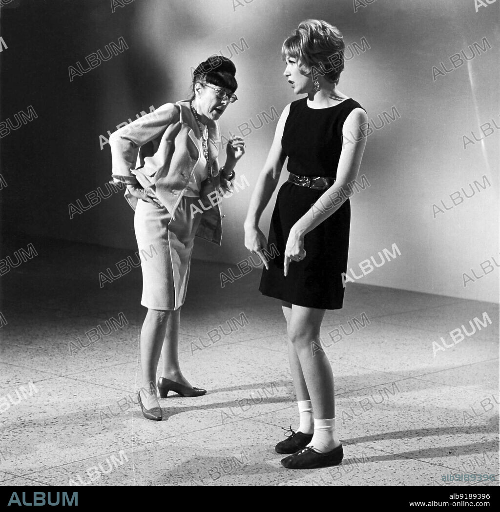 EDITH HEAD and SHIRLEY MACLAINE in SWEET CHARITY, 1969, directed by BOB FOSSE. Copyright UNIVERSAL PICTURES.