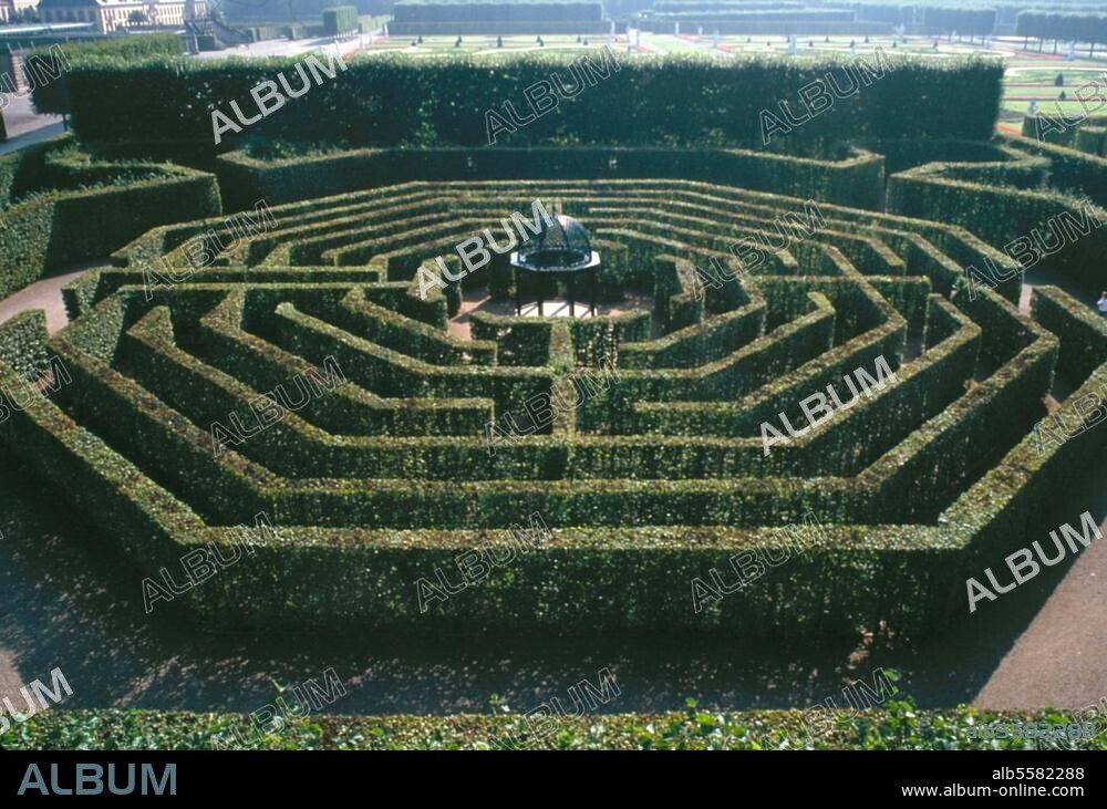 Hanovre (Basse-Saxe), château de Herrenhausen, Grand Jardin. (commencé en 1666 ; paysagistes : Henry Perronet, à partir de 1697 Martin Charbonnier). Vue partielle : labyrinthe.