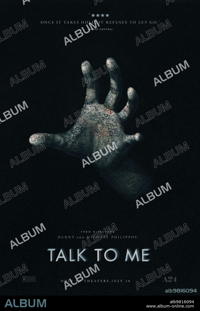 Affiche de TALK TO ME, 2022, réalisé par DANNY PHILIPPOU et MICHAEL PHILIPPOU. Copyright CAUSEWAY FILMS.