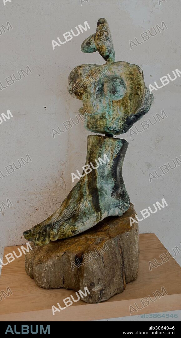 JOAN MIRÓ. MIRO, JOAN,"PERSONA Y PAJARO", ESCULTURA EN BRONCE  (1967) FUNDACION JOAN MIRO EN PALMA DE MALLORCA.