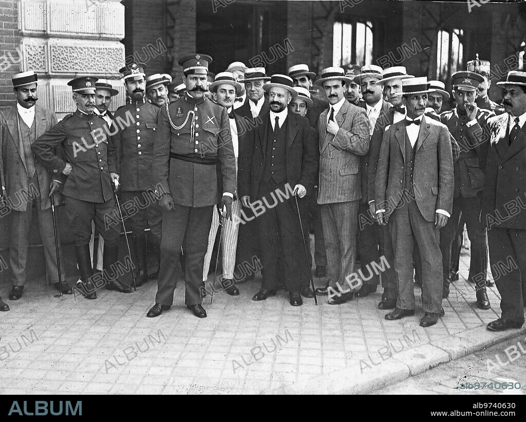 July 23, 1915. General Silvestre in Madrid. The former general commander of Larache Mr. Manuel Fernández Silvestre (X) when leaving the midday station yesterday morning.