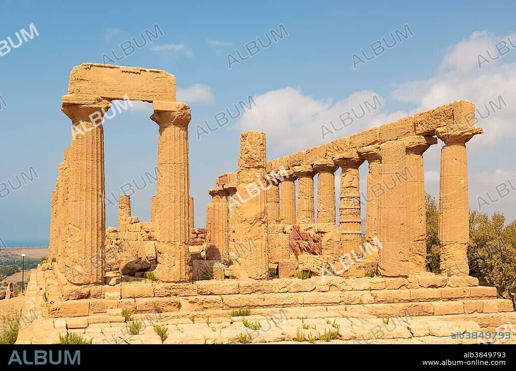 Tempio di Giunone, Temple of Hera Lakinia, Temple of Juno, Temple D, Akragas, Valle dei Templi, Valley of the Temples, or Vaddi di li Tempri, Agrigento, Sicily, Italy