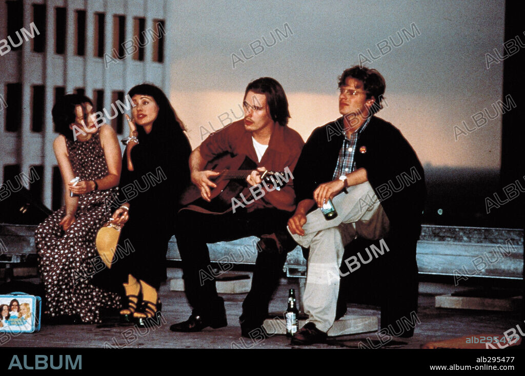 ETHAN HAWKE, JANEANE GAROFALO, STEVE ZAHN and WINONA RYDER in REALITY BITES, 1994, directed by BEN STILLER. Copyright UNIVERSAL PICTURES.