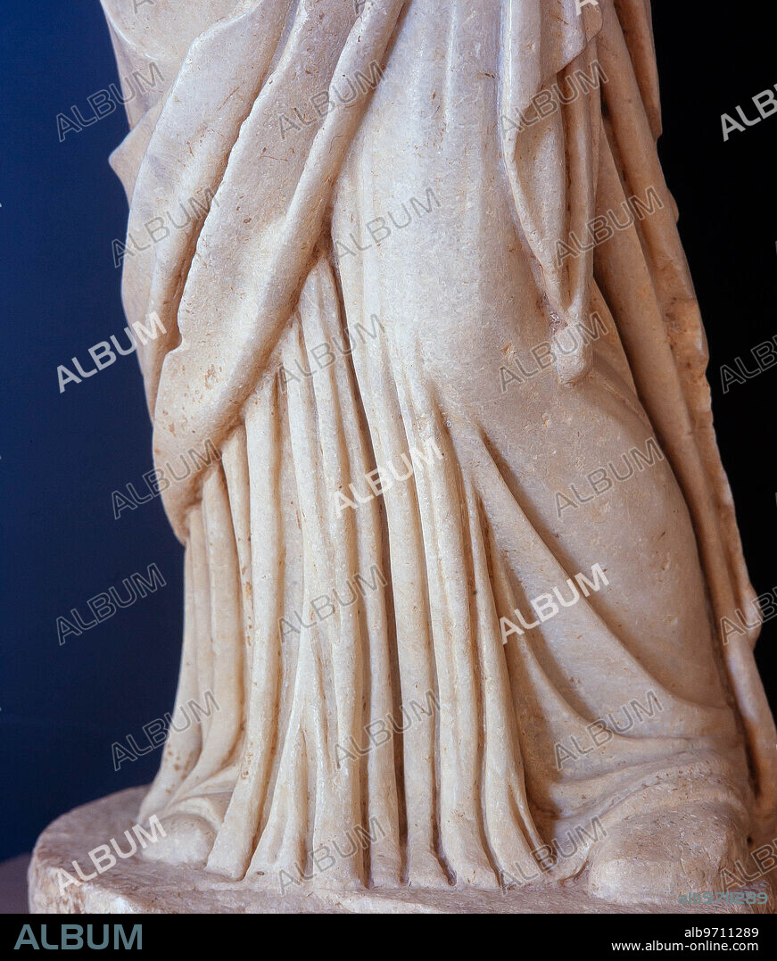 Escultura romana de Higia procedente de Els Munts. Museu Nacional Arqueològic de Tarragona.