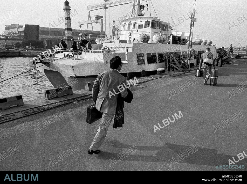 Malmö 1982-10-01. Flygbåtarna var det snabbaste sättet att resa till Köpenhamn från Malmö . Foto: Torbjörn Andersson / EXP / TT / Kod 4 . ** AFTONBLADET OUT **.