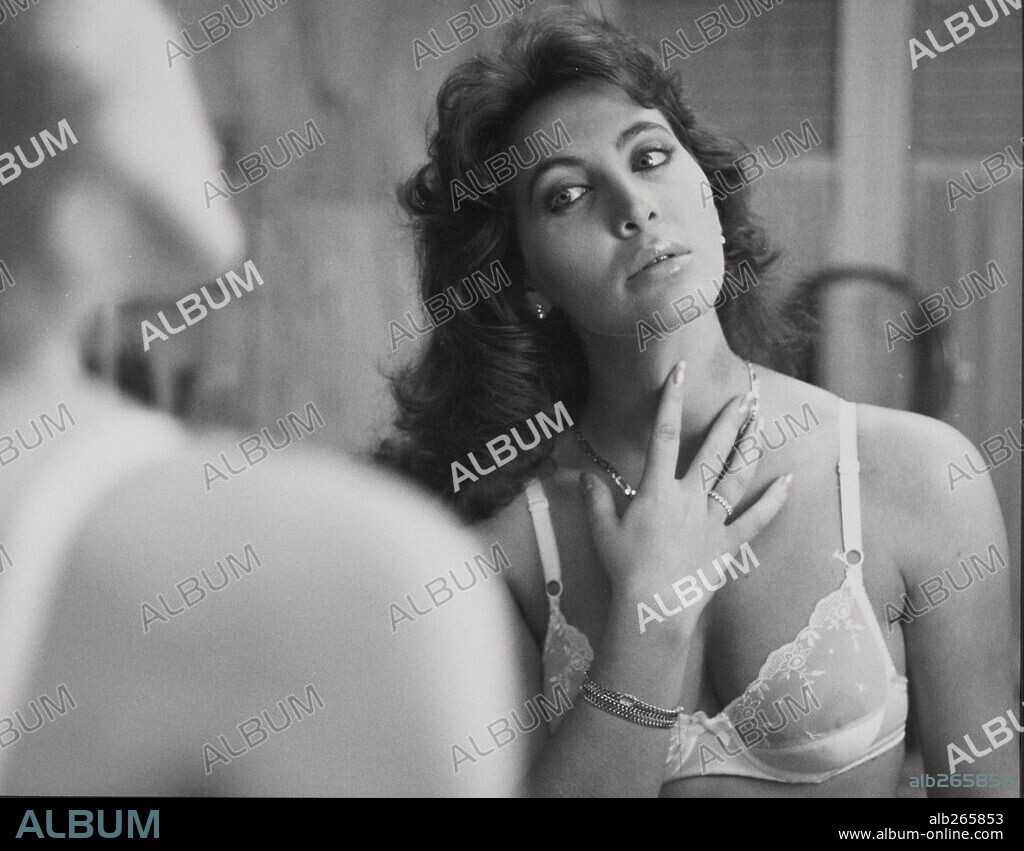 NORMA DUVAL en LA MUJER DEL JUEZ, 1984. Copyright FRANCISCO LARA POLOP P.C./IZARO FILMS.