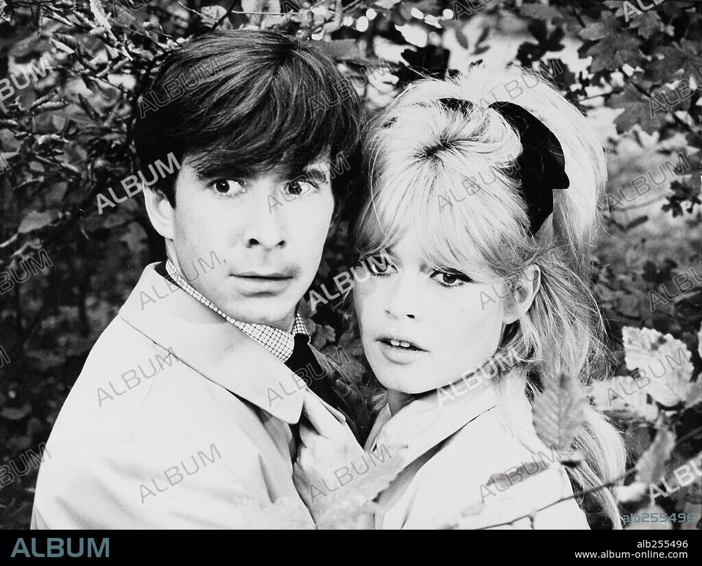 ANTHONY PERKINS and BRIGITTE BARDOT in AGENT 38-24-36, 1964 (UNE RAVISSANTE IDIOTE), directed by EDOUARD MOLINARO. Copyright BELLES RIVER-FLORA FILMS.